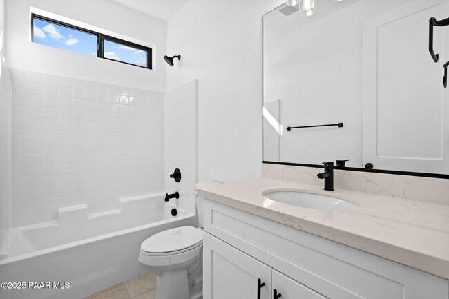 Building Photo - 5992 Finch Pl