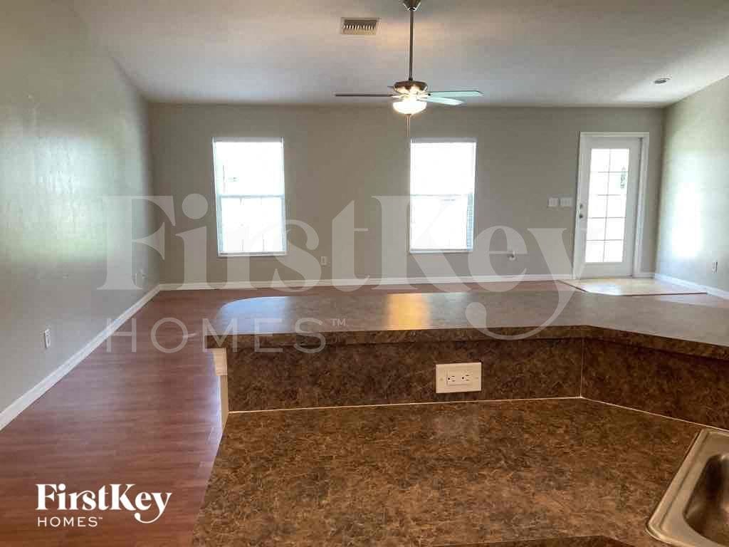 Building Photo - 2047 NE 20th Terrace