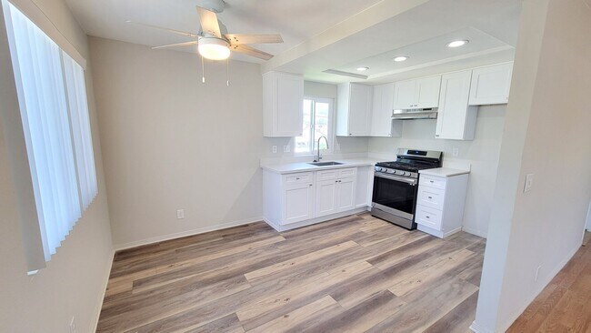 Building Photo - 267 W 6th Ave