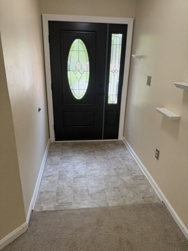 Building Photo - Ranch Home with 3BR/2BA