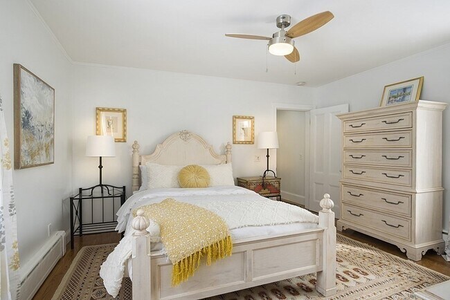 Building Photo - 13 Broadway Ave