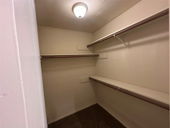 Building Photo - 7646 Western Oak Ln