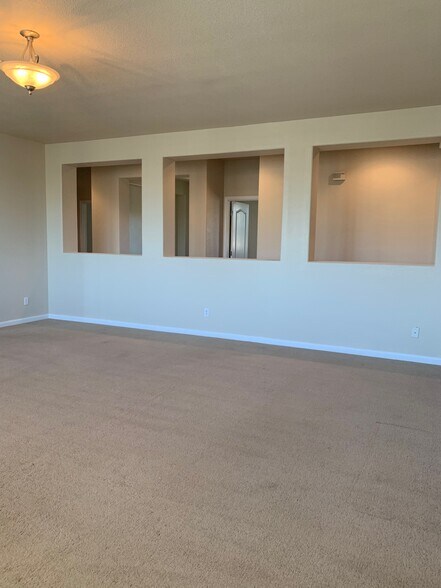 Building Photo - 1205 Imperial Lily Dr