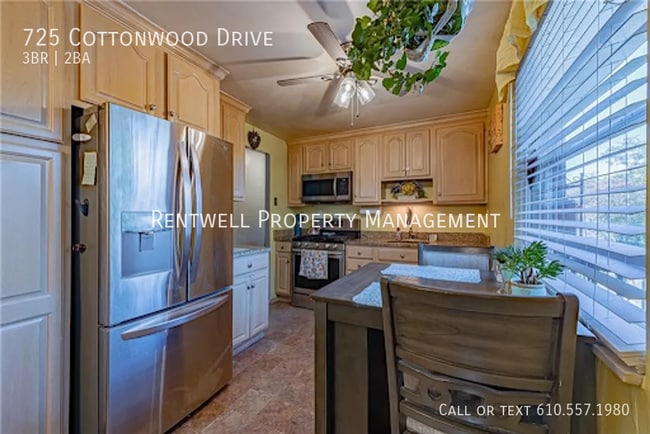 Building Photo - 725 Cottonwood Dr