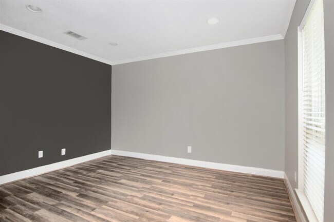 Building Photo - 2319 Anthony Ln