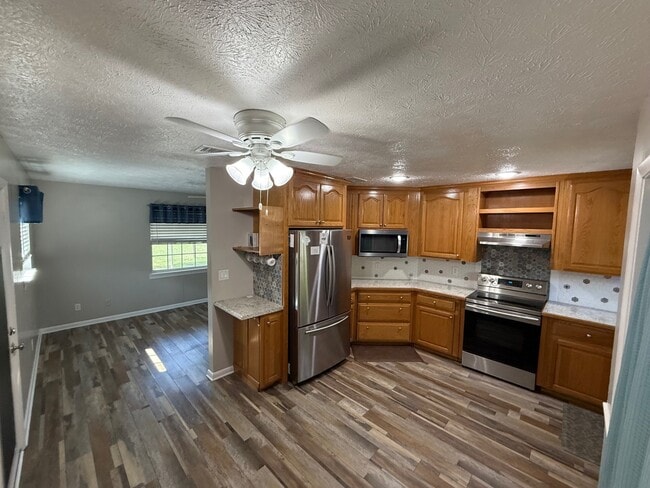 Building Photo - 10804 Hale Ave