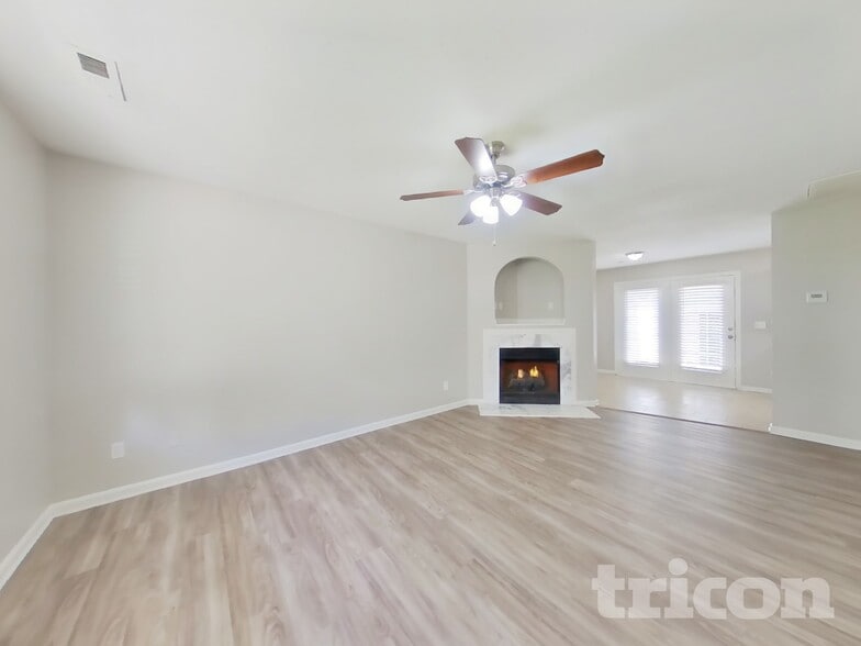 Building Photo - 1787 Mission Oaks St