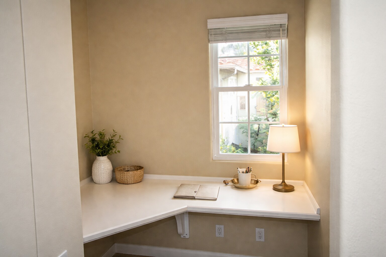 Building Photo - 27014 Carmelita Dr