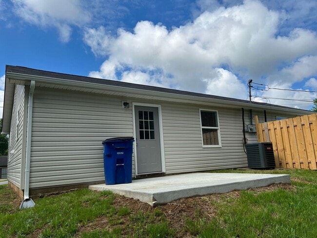 Building Photo - Cedar Grove B