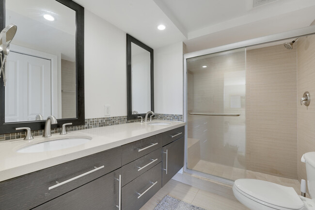 Building Photo - 14 Royal Palm Way