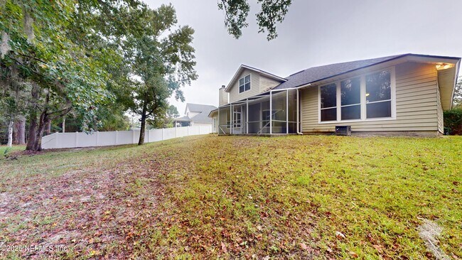 Building Photo - 11861 Lake Fern Dr