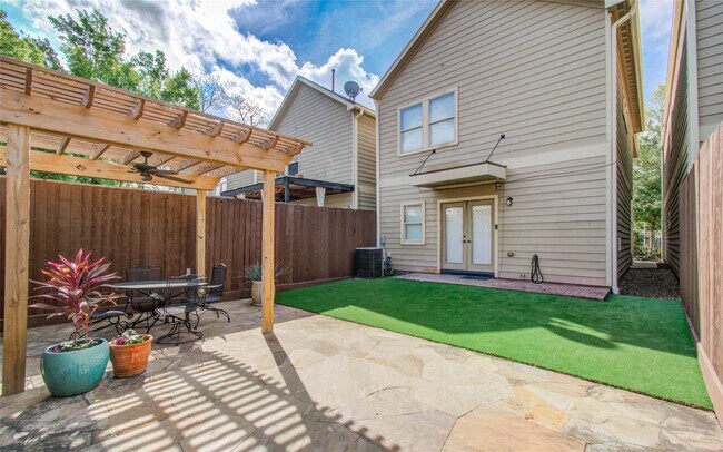 Building Photo - 1034 Dunbar St