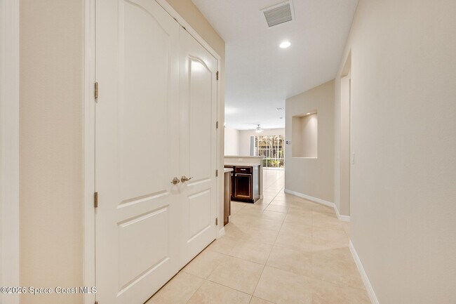 Building Photo - 5748 Tamarac Dr