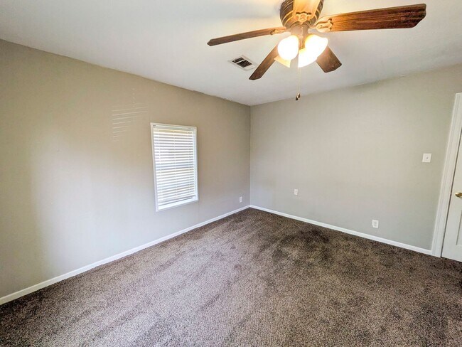 Building Photo - 290 Hebert Dr
