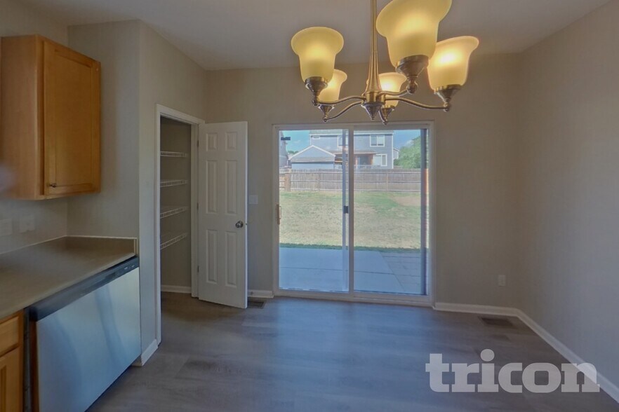 Building Photo - 565 Winebrook Way