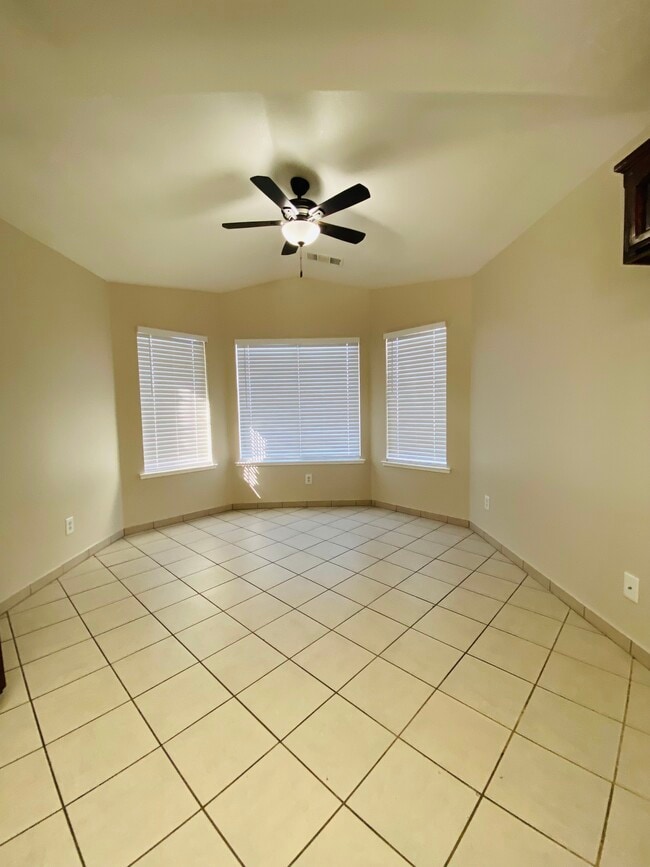 Building Photo - 2095 W Merritt Ave