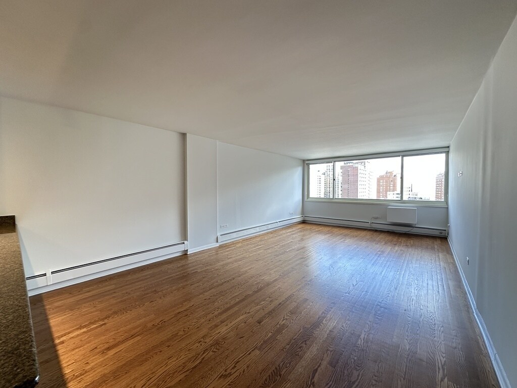 Building Photo - 1349 N Dearborn St