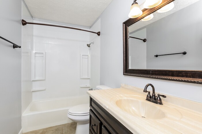 Building Photo - 615 Kenwood Pl