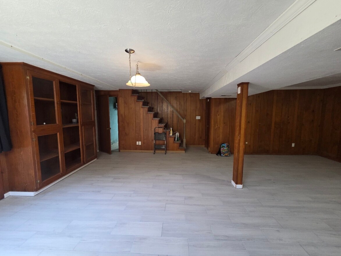 Building Photo - 521 Stonehaven Dr
