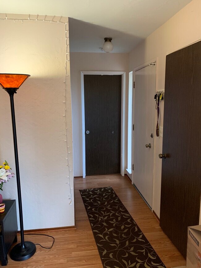 Front entrance - 230 Castillion Ter