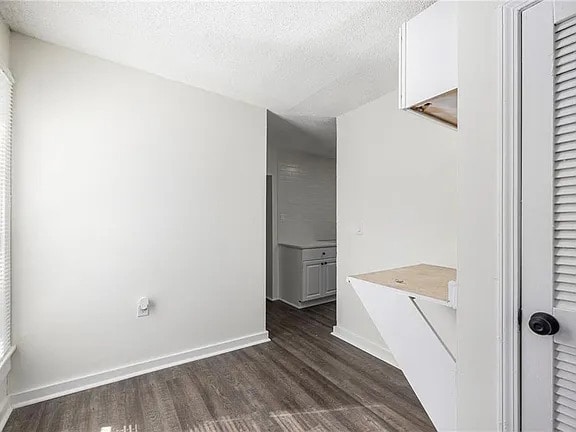 Dining Room & Washer/Dryer - 4029 McGee St