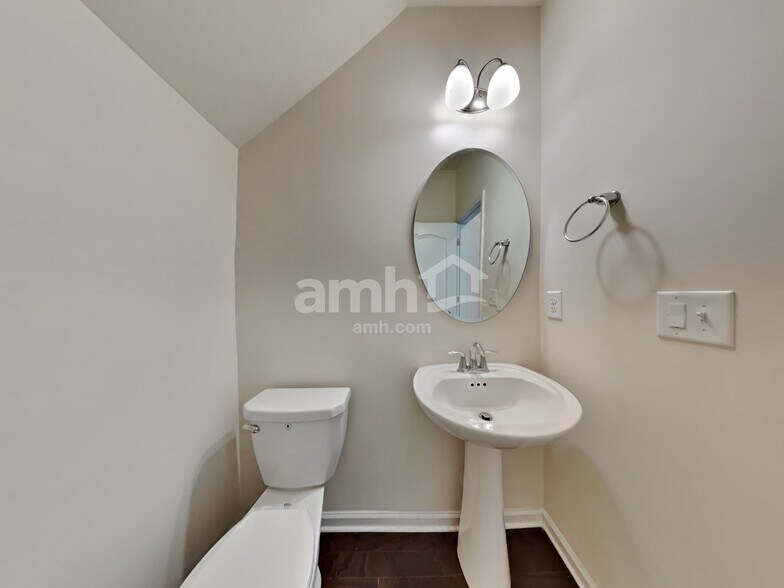 Building Photo - 154 Eden Ave