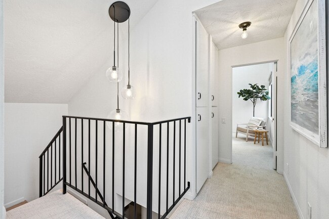 Building Photo - Natural Sunlight in every room, Palos Verdes Estates