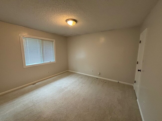 Building Photo - 3423 Woods Dr