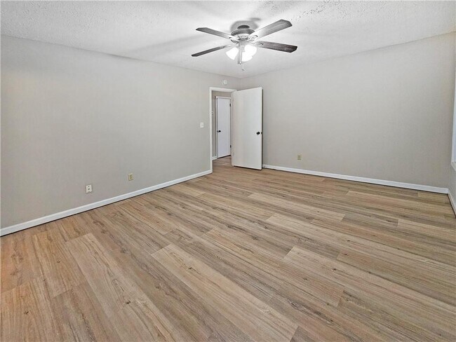 Building Photo - 2752 Northwood Ct
