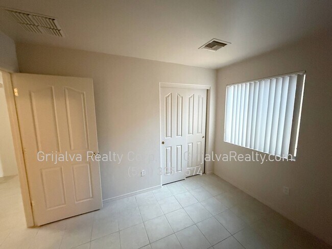 Building Photo - 4023 E Angel Spirit Dr
