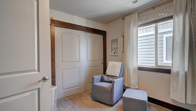 Building Photo - Well-kept Townhome for Rent in Bozeman! Near Parks, Schools and Trails.