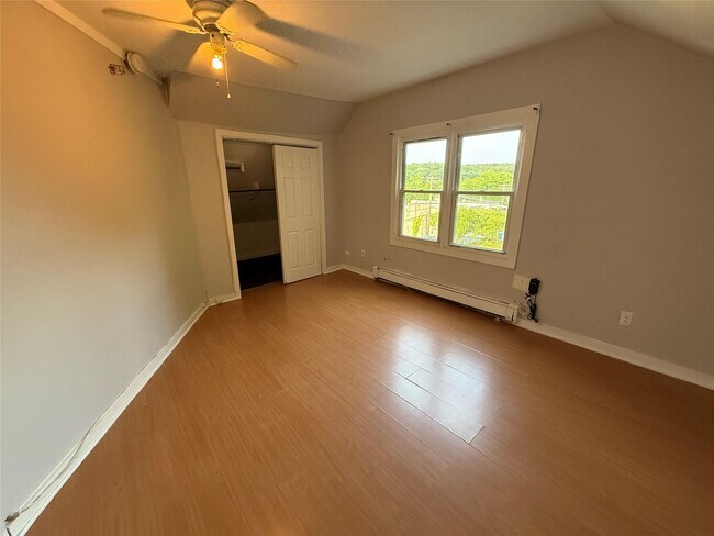 Building Photo - 364 Ashford Ave