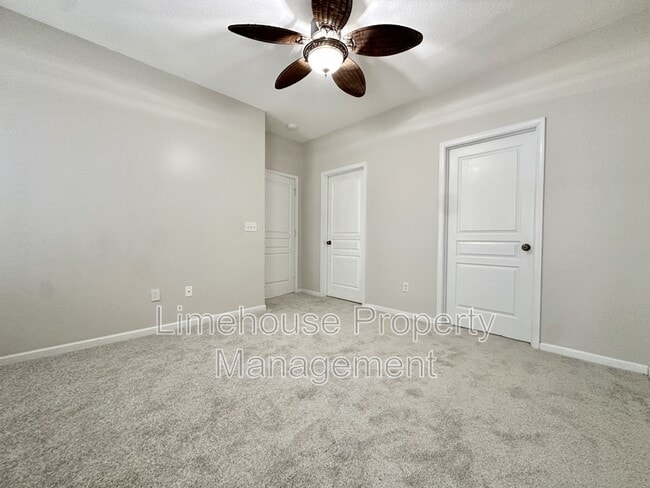 Building Photo - 5872 Ludington Dr