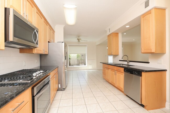 Building Photo - 7499 Brompton St