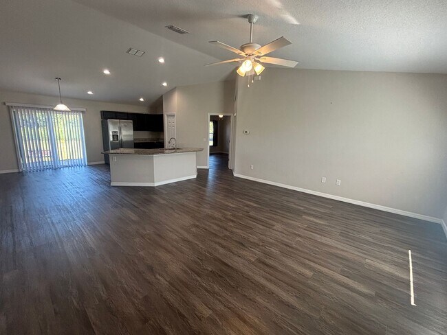 Building Photo - MarionOaks Beauty 3/2/2 ***Won't Last***