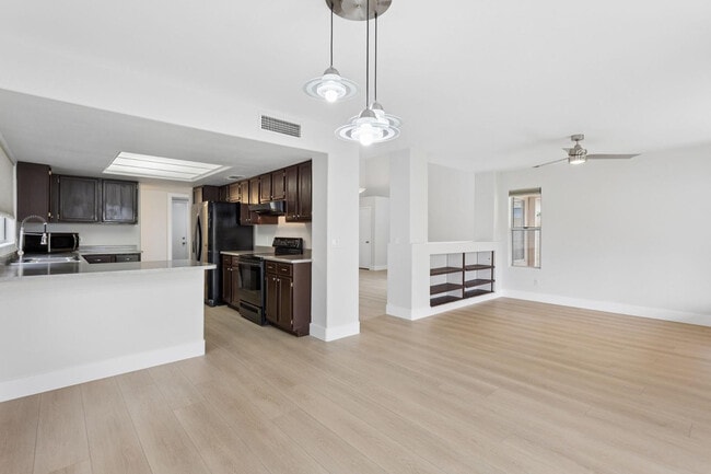 Building Photo - 17435 N 46th St