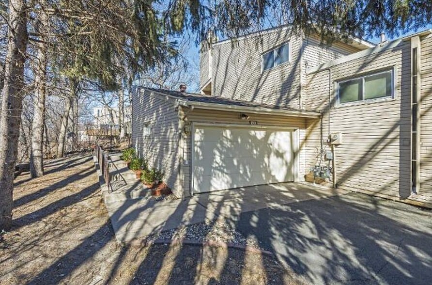 Attached, two-car garage. - 1511 Trapp Court