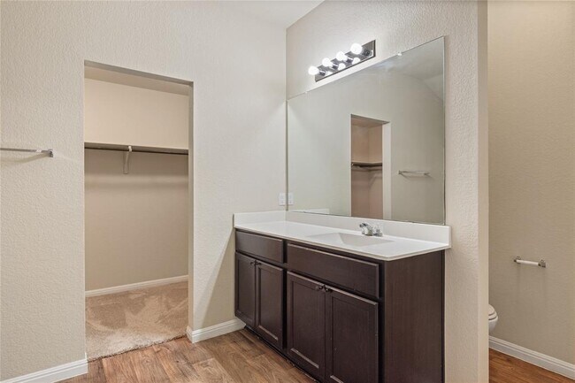 Building Photo - 10625 Menominee Falls Ln