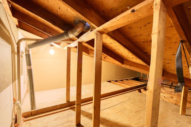 Building Photo - 317 Benjamin St