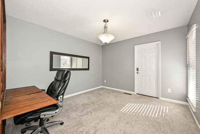 Building Photo - 3 Bedroom Manchester Condo