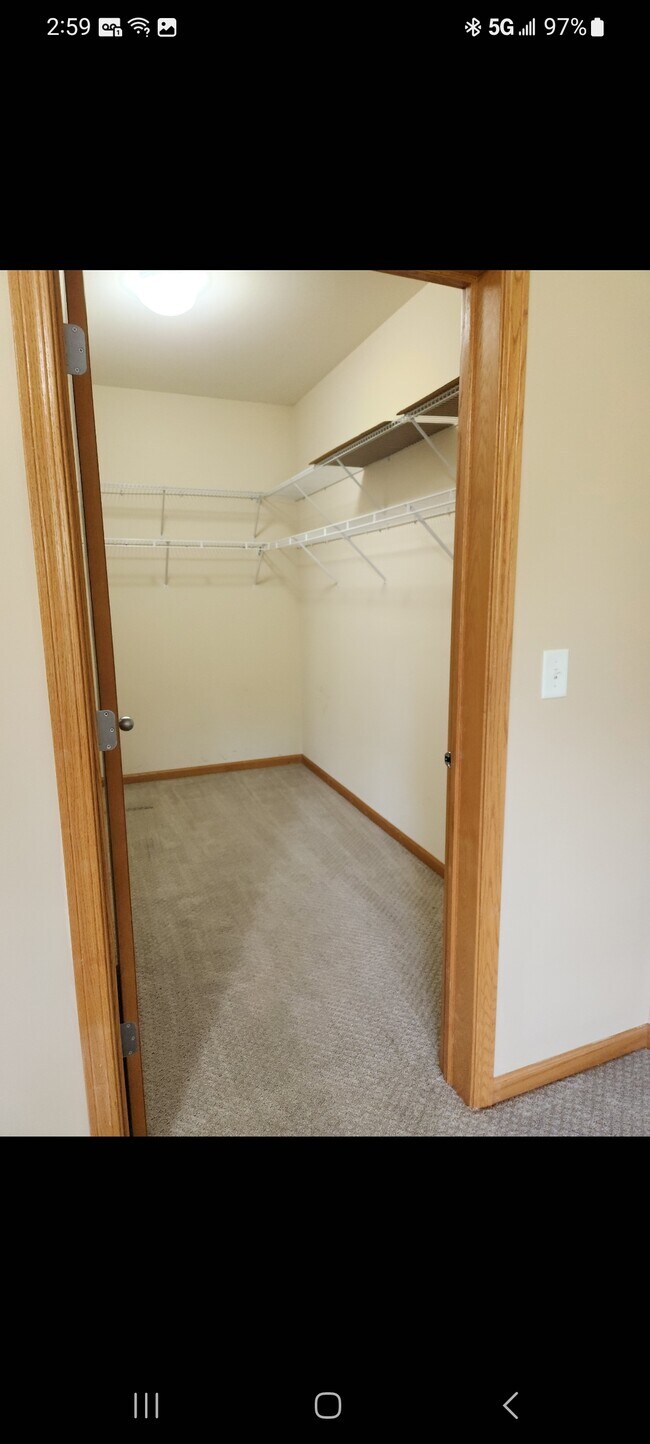 Building Photo - 1547 Millbrook Dr