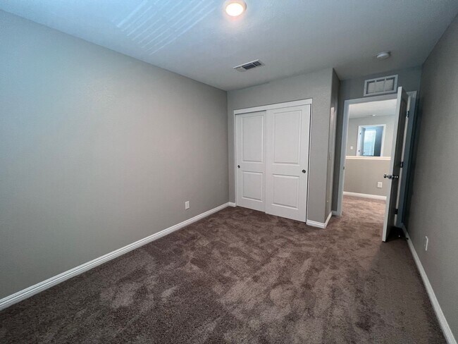 Building Photo - CASA BELLA COMMUNITY 3 BEDROOM 2.5 BATH LO...