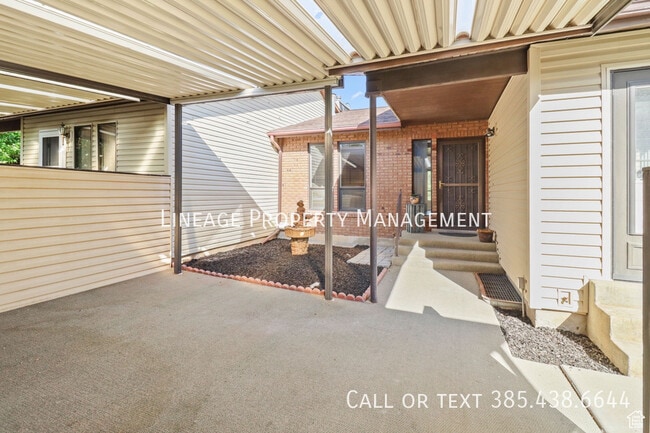 Building Photo - 4487 St Andrews Dr