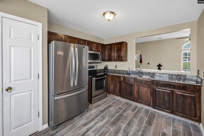 Building Photo - 331 Woodcote Dr