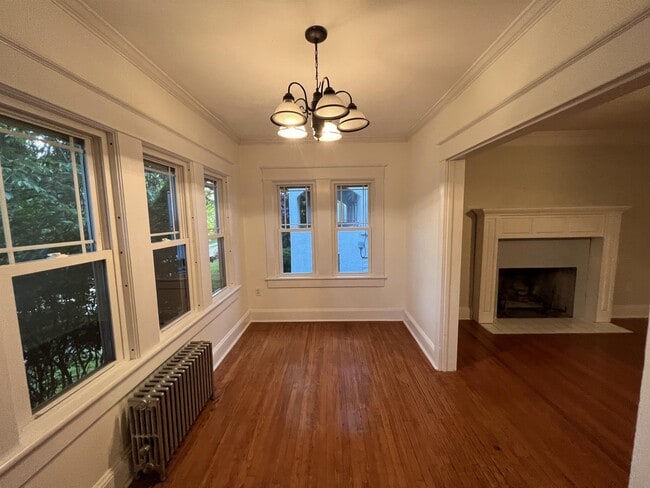 Building Photo - 519 School St