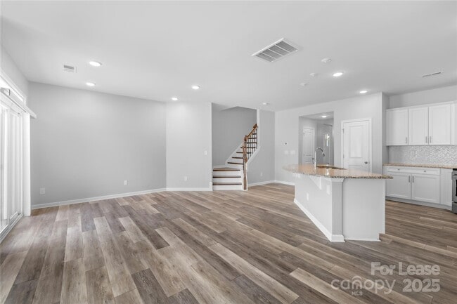 Building Photo - 15013 Savannah Hall Dr