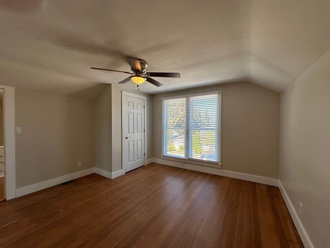 Building Photo - Vintage Aesthetic Meets Modern Glow-Up! Your Next Home Is Here!