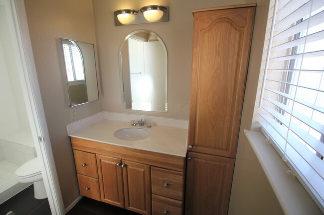 Building Photo - Gorgeous 3Bed/2.5Bath/Pool/Spa, 2-Story Home located in the NW part of the valley