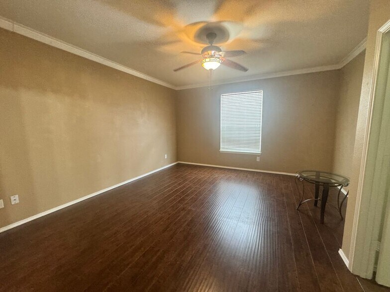 Building Photo - 1705 River Oaks Dr