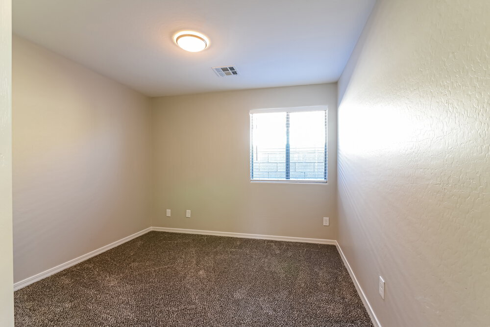 Building Photo - 45828 W Tulip Ln